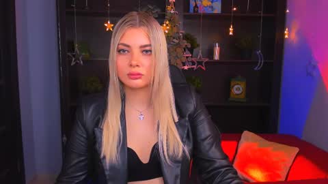 hyileyclark online show from April 27, 2:03 pm