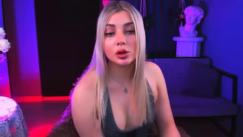 hyileyclark online show from April 22, 2:47 pm