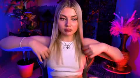 hyileyclark online show from April 26, 1:53 pm