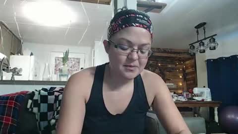 Snapshot of i_fetishize_u chatting on January 25, 5:59 pm ShortStuff online show from January 25, 5:59 pm