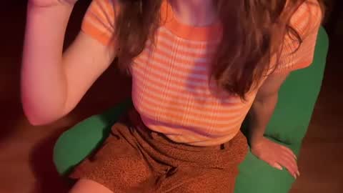 Snapshot of i_love_olive chatting on October 1, 3:22 am Olive online show from October 1, 3:22 am
