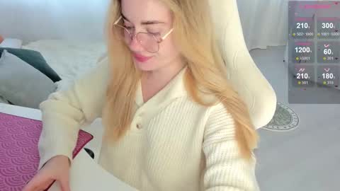 Snapshot of i_want_you_eva chatting on October 31, 10:30 am HiI am EvaPVT is open online show from October 31, 10:30 am