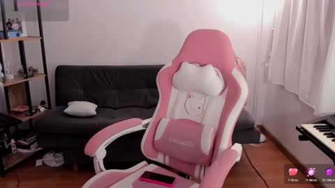 On instagram Imm  NikkiHelp me reach 100 likes online show from November 14, 5:18 am