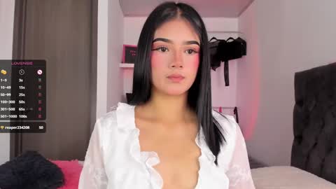 Snapshot of iamjulietaa chatting on February 5, 4:15 pm    online show from February 5, 4:15 pm