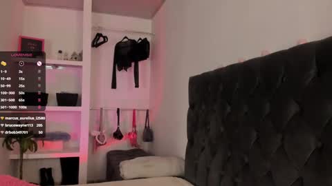 Snapshot of iamjulietaa chatting on February 14, 1:45 am    online show from February 14, 1:45 am