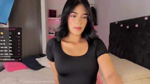 Snapshot of iamjulietaa chatting on December 14, 11:34 pm    online show from December 14, 11:34 pm