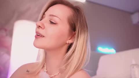 Nina  online show from February 8, 9:18 pm