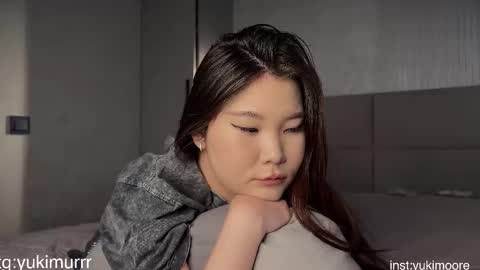 iamyuki_ online show from February 28, 9:09 am