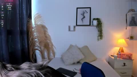 ice_y_abigail online show from October 14, 12:30 pm