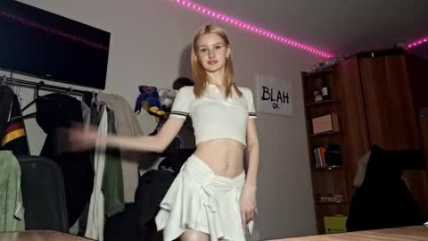 ShyLuna online show from February 11, 7:21 am