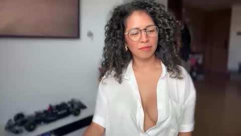 Snapshot of illaroom chatting on October 30, 7:48 pm Kloe online show from October 30, 7:48 pm