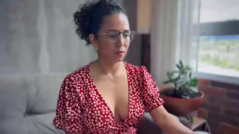 Snapshot of illaroom chatting on October 9, 6:45 pm Kloe online show from October 9, 6:45 pm