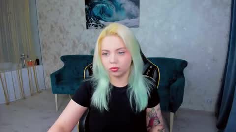 Roxy online show from November 25, 7:36 pm