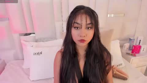 im_isabella1 online show from June 15, 1:33 pm