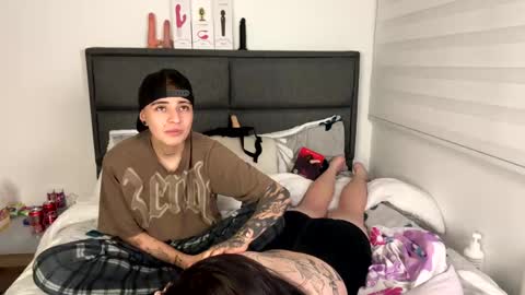 Snapshot of im_laia_ chatting on March 7, 6:57 am Laia online show from March 7, 6:57 am
