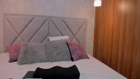 Manu  online show from April 25, 7:11 pm