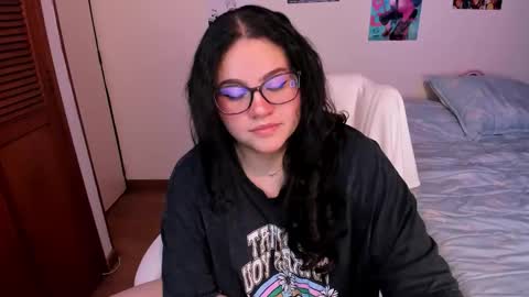 mei mei uwu online show from January 10, 12:15 am