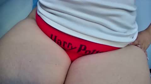 mia latina online show from February 11, 1:31 am