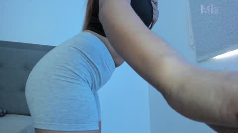 Snapshot of immia_rosse chatting on January 31, 10:21 pm mia --------- COL TIME online show from January 31, 10:21 pm