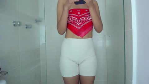 Snapshot of immia_rosse chatting on December 14, 8:40 pm mia --------- COL TIME online show from December 14, 8:40 pm