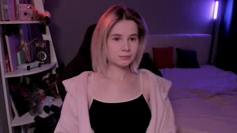 Mia online show from February 21, 10:49 am