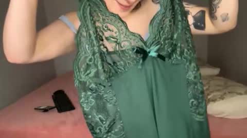 imooshy online show from October 29, 1:21 am