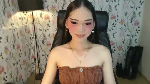 Snapshot of imyourlegalbaby chatting on February 1, 7:05 am Aki online show from February 1, 7:05 am