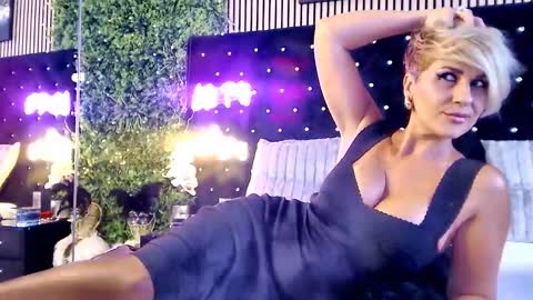 inanna_ishtar1 online show from September 12, 9:29 am