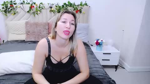 incredible_ariela online show from October 13, 10:18 am