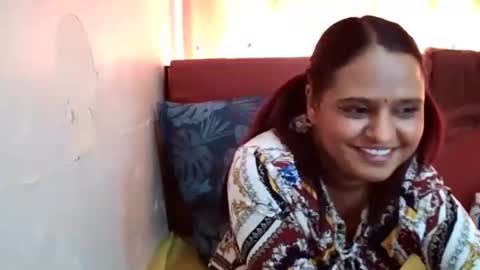 Snapshot of indian_sunshine chatting on October 17, 7:22 am indian_sunshine online show from October 17, 7:22 am