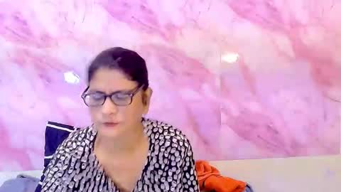 Snapshot of indianallure chatting on October 20, 5:32 am Femiez online show from October 20, 5:32 am