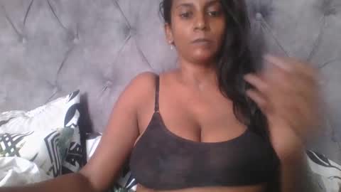 Snapshot of indianjasmin chatting on January 21, 6:00 am priya online show from January 21, 6:00 am
