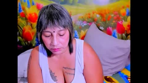 indianroxy27 online show from April 21, 1:42 am