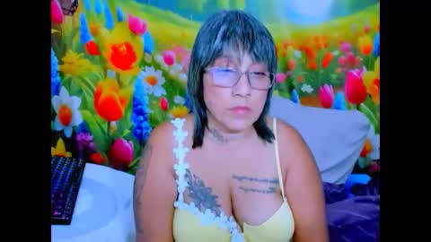 indianroxy27 online show from June 7, 9:10 pm