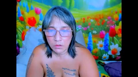 indianroxy27 online show from June 10, 5:39 am