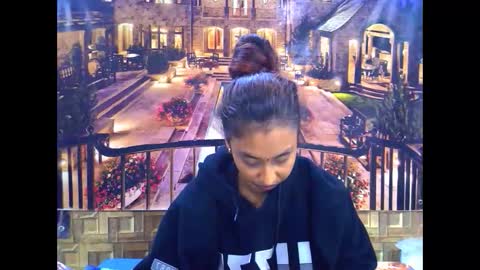 indiansexybutt4u2luv online show from April 24, 12:30 pm