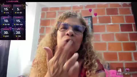 Snapshot of indiraa_channell chatting on September 22, 5:11 pm indiraa_channell online show from September 22, 5:11 pm