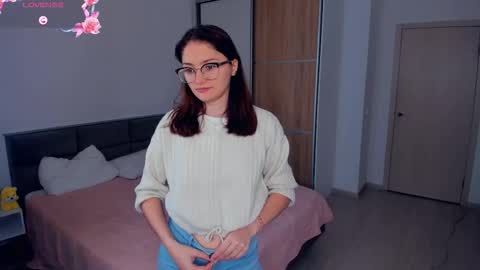 Snapshot of inellcanty chatting on September 15, 4:21 am Kira online show from September 15, 4:21 am