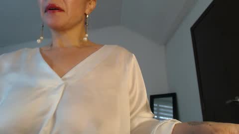 Snapshot of ingridbergman chatting on February 13, 2:52 pm online show from February 13, 2:52 pm
