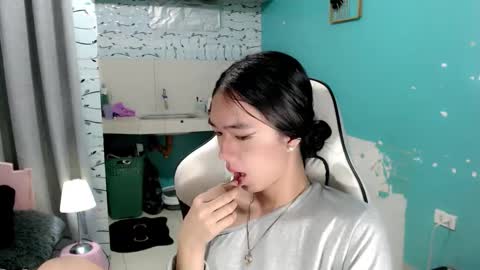 Reign online show from March 10, 7:29 pm