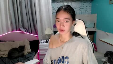 Reign online show from April 19, 6:10 pm