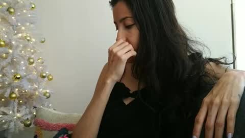 Snapshot of innocentlatiina chatting on December 15, 5:10 pm Laroa online show from December 15, 5:10 pm