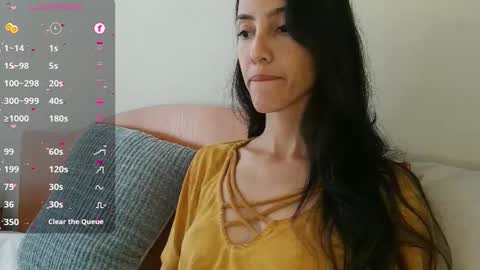 Snapshot of innocentlatiina chatting on December 8, 10:03 pm Laroa online show from December 8, 10:03 pm