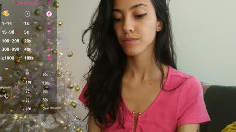 Snapshot of innocentlatiina chatting on December 30, 7:32 pm Laroa online show from December 30, 7:32 pm