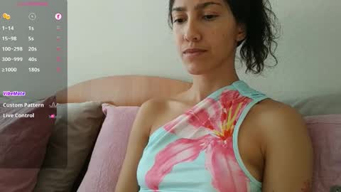 Snapshot of innocentlatiina chatting on October 10, 7:30 pm Laroa online show from October 10, 7:30 pm