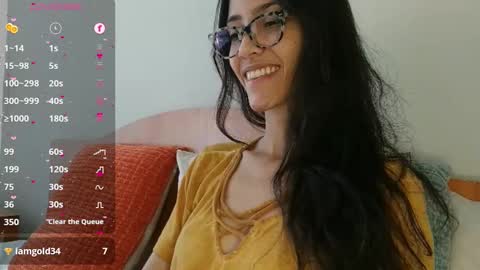Snapshot of innocentlatiina chatting on December 5, 10:34 pm Laroa online show from December 5, 10:34 pm