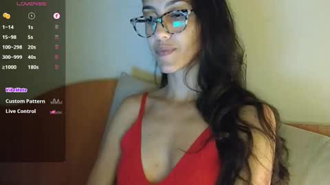 Snapshot of innocentlatiina chatting on October 5, 11:54 pm Laroa online show from October 5, 11:54 pm