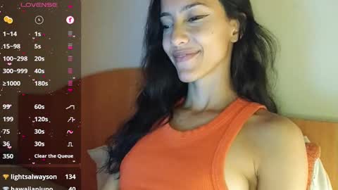 Snapshot of innocentlatiina chatting on March 12, 12:42 am Laroa online show from March 12, 12:42 am