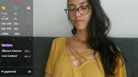 Snapshot of innocentlatiina chatting on February 20, 8:58 pm Laroa online show from February 20, 8:58 pm