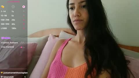 Snapshot of innocentlatiina chatting on September 9, 9:47 pm Laroa online show from September 9, 9:47 pm